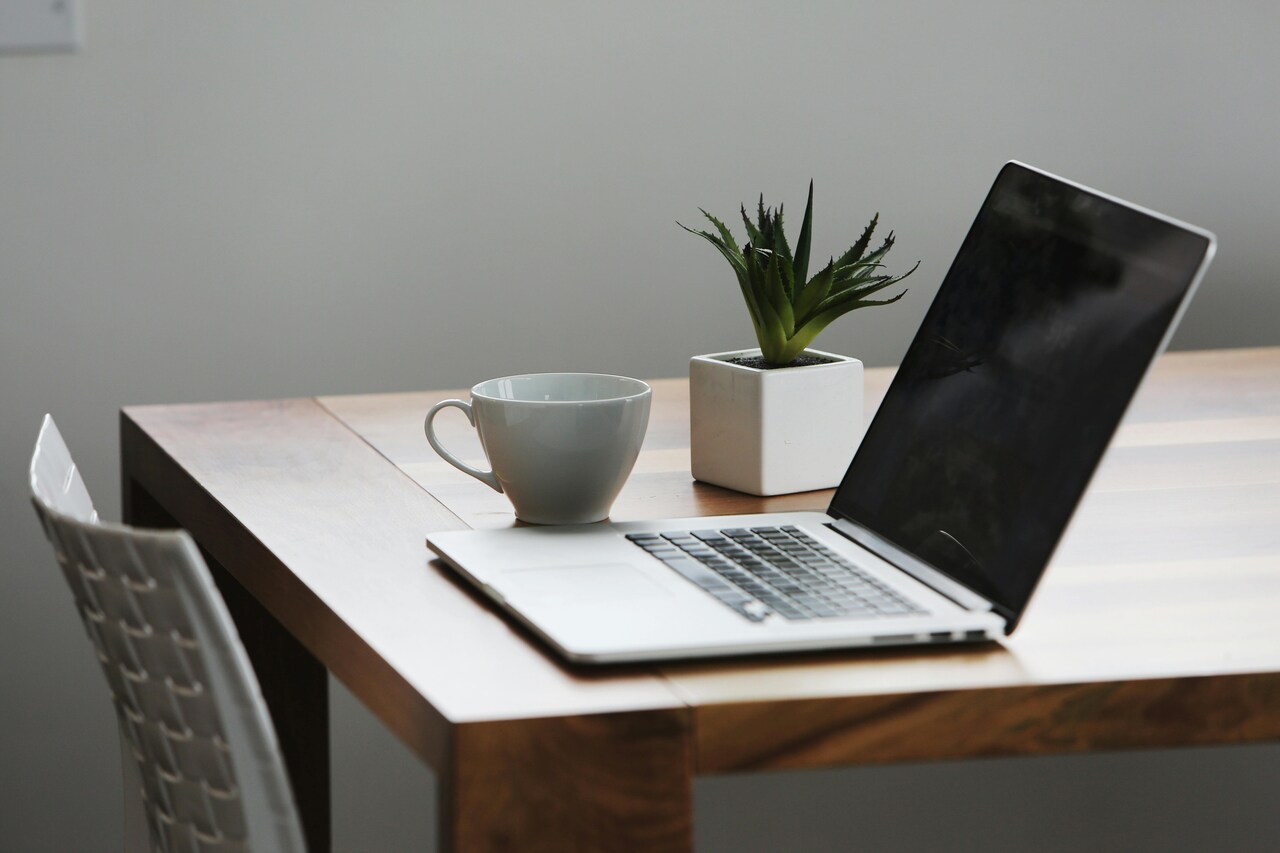 Czujnik halla – co to jest? Jak działa w laptopach i telefonach?